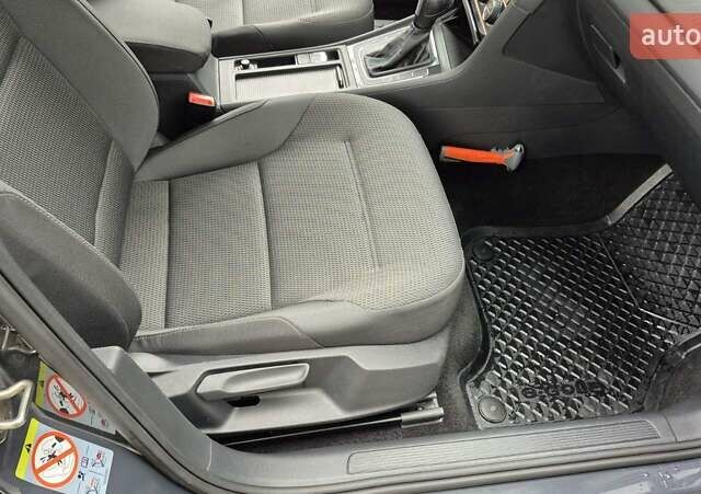 Сірий Фольксваген e-Golf, об'ємом двигуна 0 л та пробігом 67 тис. км за 15400 $, фото 12 на Automoto.ua