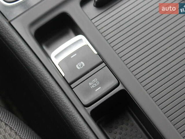 Серый Фольксваген e-Golf, объемом двигателя 0 л и пробегом 65 тыс. км за 13999 $, фото 33 на Automoto.ua