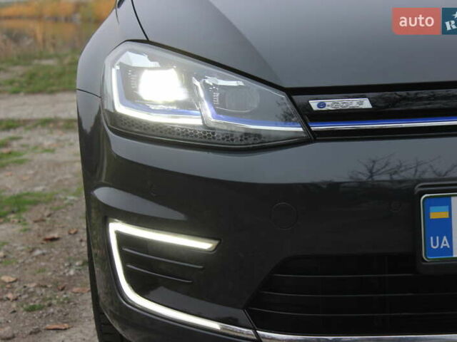Серый Фольксваген e-Golf, объемом двигателя 0 л и пробегом 65 тыс. км за 13999 $, фото 14 на Automoto.ua