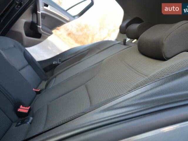 Серый Фольксваген e-Golf, объемом двигателя 0 л и пробегом 91 тыс. км за 13250 $, фото 50 на Automoto.ua