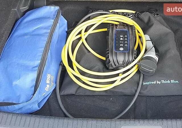 Серый Фольксваген e-Golf, объемом двигателя 0 л и пробегом 140 тыс. км за 12300 $, фото 24 на Automoto.ua