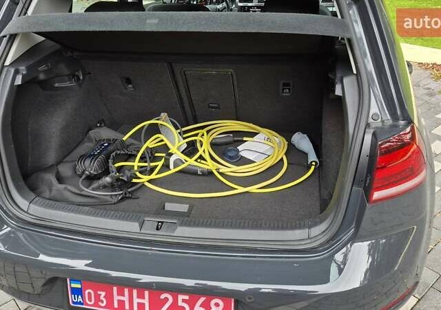 Сірий Фольксваген e-Golf, об'ємом двигуна 0 л та пробігом 67 тис. км за 15400 $, фото 5 на Automoto.ua