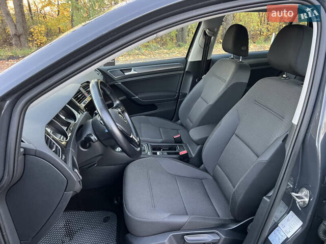 Серый Фольксваген e-Golf, объемом двигателя 0 л и пробегом 69 тыс. км за 12950 $, фото 17 на Automoto.ua