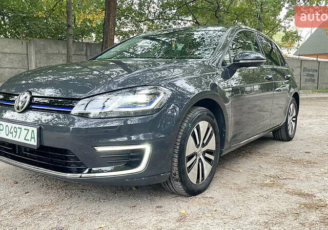 Серый Фольксваген e-Golf, объемом двигателя 0 л и пробегом 59 тыс. км за 15400 $, фото 4 на Automoto.ua