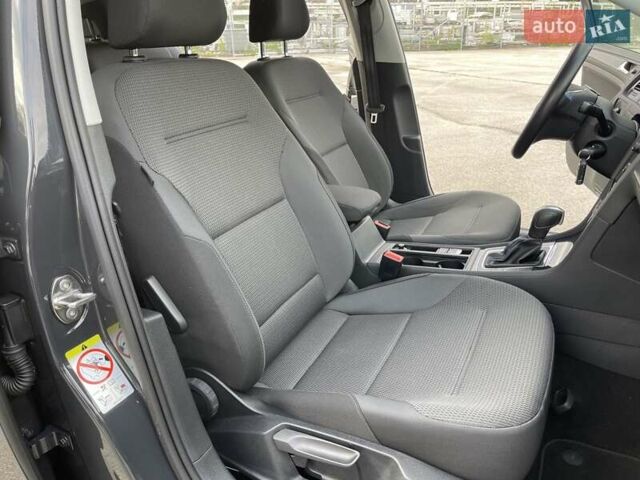 Серый Фольксваген e-Golf, объемом двигателя 0 л и пробегом 103 тыс. км за 13300 $, фото 33 на Automoto.ua