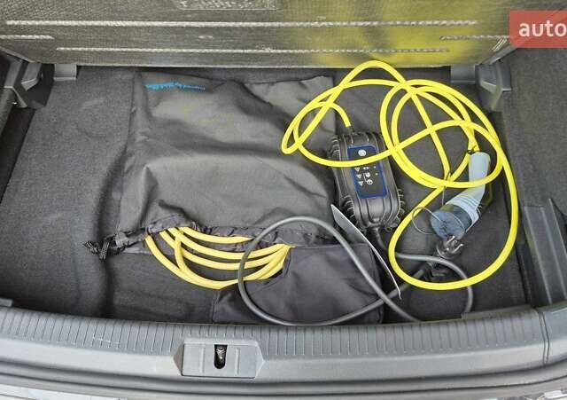 Сірий Фольксваген e-Golf, об'ємом двигуна 0 л та пробігом 81 тис. км за 15600 $, фото 29 на Automoto.ua