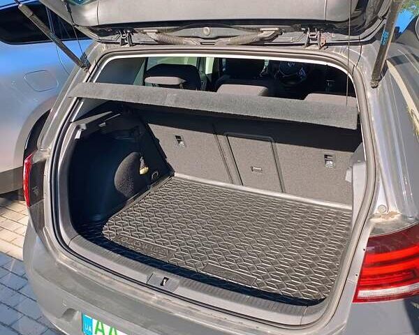 Серый Фольксваген e-Golf, объемом двигателя 0 л и пробегом 59 тыс. км за 16500 $, фото 14 на Automoto.ua
