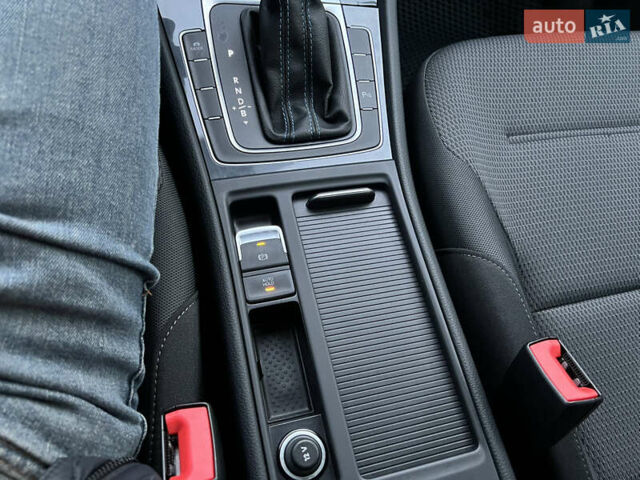 Серый Фольксваген e-Golf, объемом двигателя 0 л и пробегом 69 тыс. км за 12950 $, фото 26 на Automoto.ua