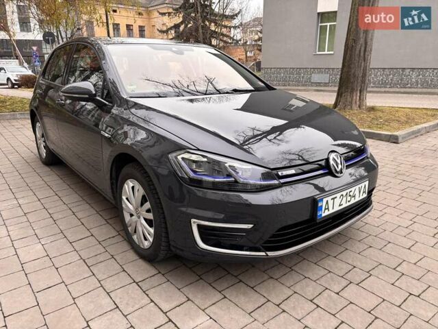 Серый Фольксваген e-Golf, объемом двигателя 0 л и пробегом 60 тыс. км за 16900 $, фото 2 на Automoto.ua