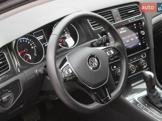 Серый Фольксваген e-Golf, объемом двигателя 0 л и пробегом 65 тыс. км за 13999 $, фото 20 на Automoto.ua