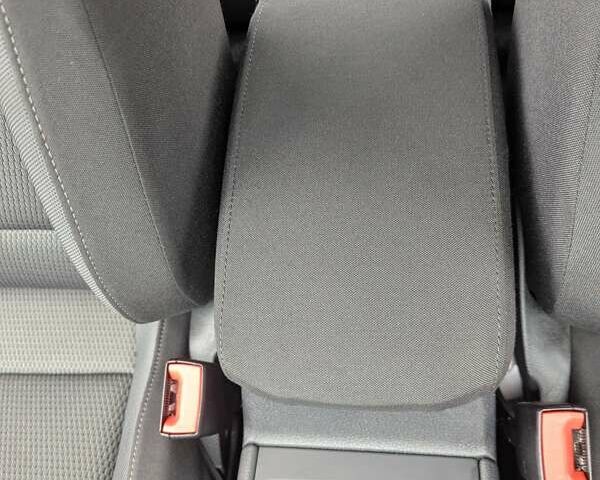 Серый Фольксваген e-Golf, объемом двигателя 0 л и пробегом 29 тыс. км за 14800 $, фото 25 на Automoto.ua