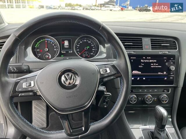 Серый Фольксваген e-Golf, объемом двигателя 0 л и пробегом 103 тыс. км за 13300 $, фото 19 на Automoto.ua