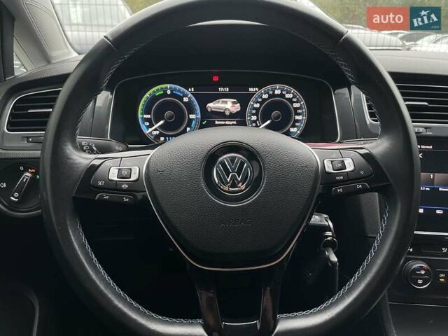 Серый Фольксваген e-Golf, объемом двигателя 0 л и пробегом 108 тыс. км за 13499 $, фото 39 на Automoto.ua