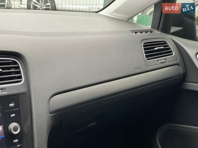Серый Фольксваген e-Golf, объемом двигателя 0 л и пробегом 108 тыс. км за 13499 $, фото 56 на Automoto.ua