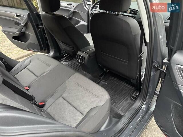 Серый Фольксваген e-Golf, объемом двигателя 0 л и пробегом 40 тыс. км за 15300 $, фото 18 на Automoto.ua