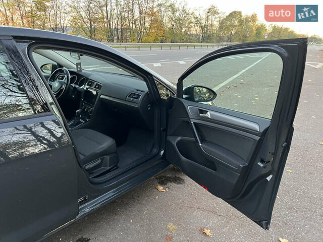 Серый Фольксваген e-Golf, объемом двигателя 0 л и пробегом 69 тыс. км за 12950 $, фото 36 на Automoto.ua