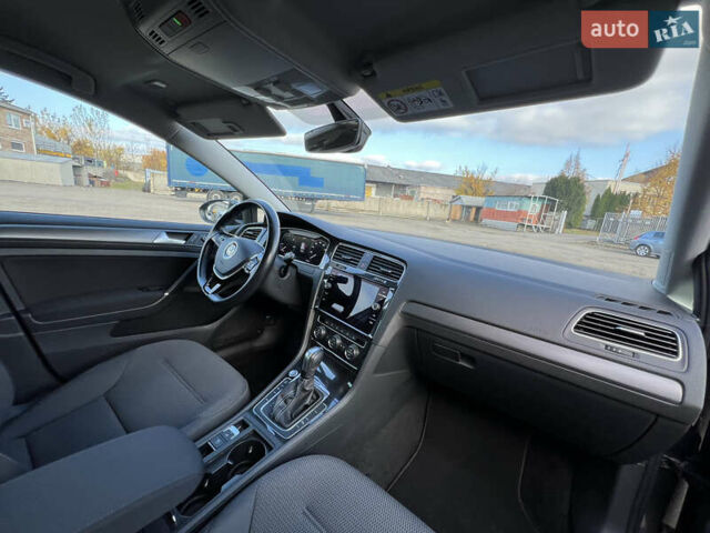 Серый Фольксваген e-Golf, объемом двигателя 0 л и пробегом 52 тыс. км за 16300 $, фото 21 на Automoto.ua