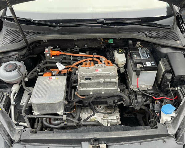 Сірий Фольксваген e-Golf, об'ємом двигуна 0 л та пробігом 40 тис. км за 16500 $, фото 18 на Automoto.ua