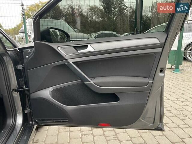 Серый Фольксваген e-Golf, объемом двигателя 0 л и пробегом 108 тыс. км за 13499 $, фото 31 на Automoto.ua