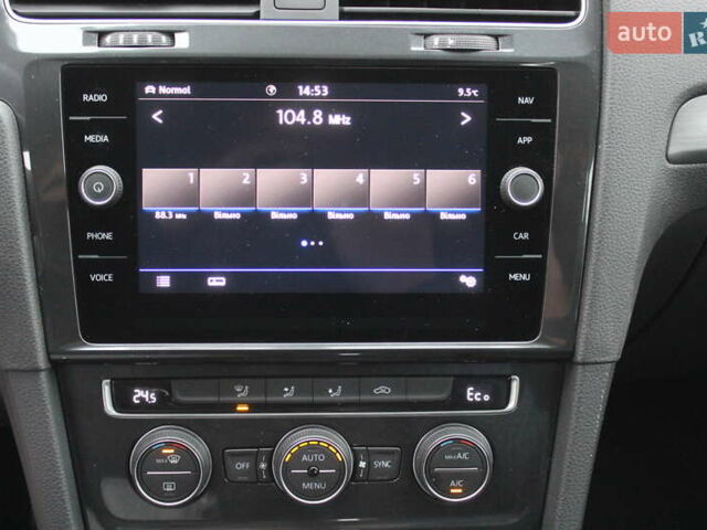 Серый Фольксваген e-Golf, объемом двигателя 0 л и пробегом 65 тыс. км за 13999 $, фото 38 на Automoto.ua