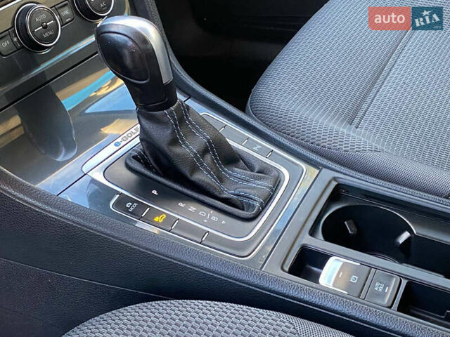 Серый Фольксваген e-Golf, объемом двигателя 0 л и пробегом 157 тыс. км за 12499 $, фото 49 на Automoto.ua