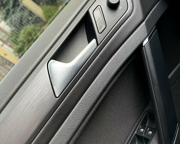 Серый Фольксваген e-Golf, объемом двигателя 0 л и пробегом 73 тыс. км за 14300 $, фото 15 на Automoto.ua