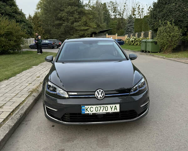 Серый Фольксваген e-Golf, объемом двигателя 0 л и пробегом 73 тыс. км за 14300 $, фото 1 на Automoto.ua