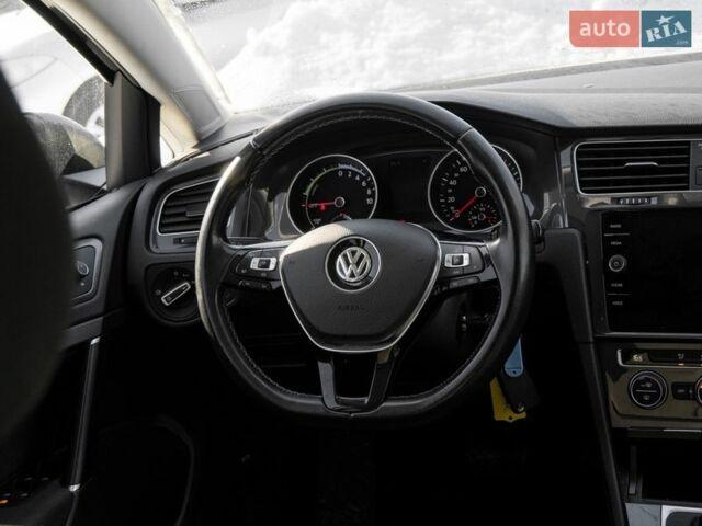 Серый Фольксваген e-Golf, объемом двигателя 0 л и пробегом 101 тыс. км за 14150 $, фото 16 на Automoto.ua