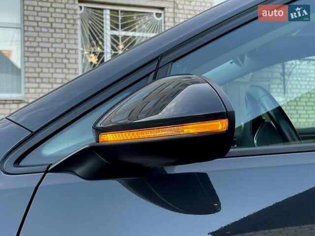 Серый Фольксваген e-Golf, объемом двигателя 0 л и пробегом 62 тыс. км за 14300 $, фото 19 на Automoto.ua