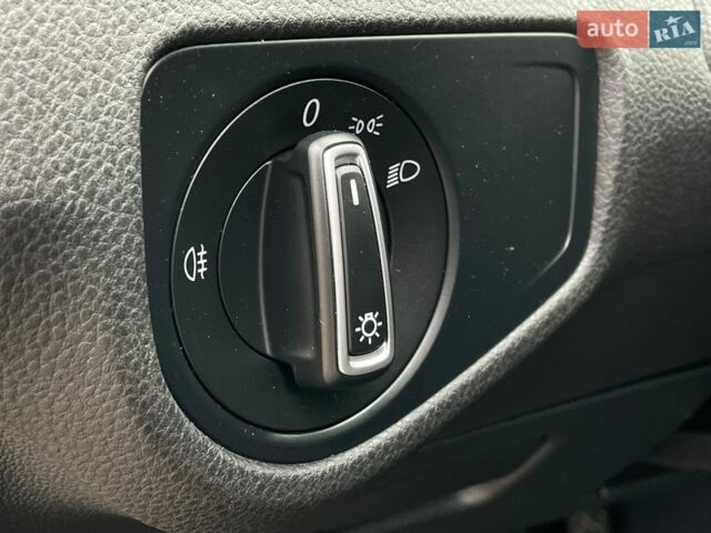 Серый Фольксваген e-Golf, объемом двигателя 0 л и пробегом 67 тыс. км за 14455 $, фото 42 на Automoto.ua