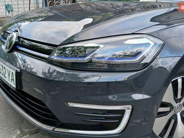 Серый Фольксваген e-Golf, объемом двигателя 0 л и пробегом 29 тыс. км за 16600 $, фото 5 на Automoto.ua