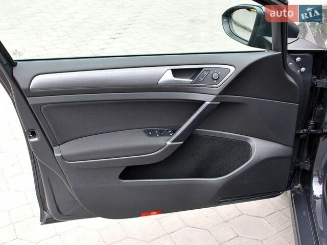 Серый Фольксваген e-Golf, объемом двигателя 0 л и пробегом 68 тыс. км за 14999 $, фото 14 на Automoto.ua