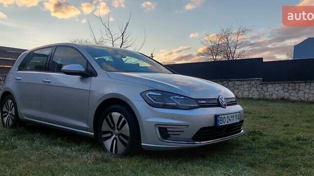 Серый Фольксваген e-Golf, объемом двигателя 0 л и пробегом 24 тыс. км за 16799 $, фото 5 на Automoto.ua