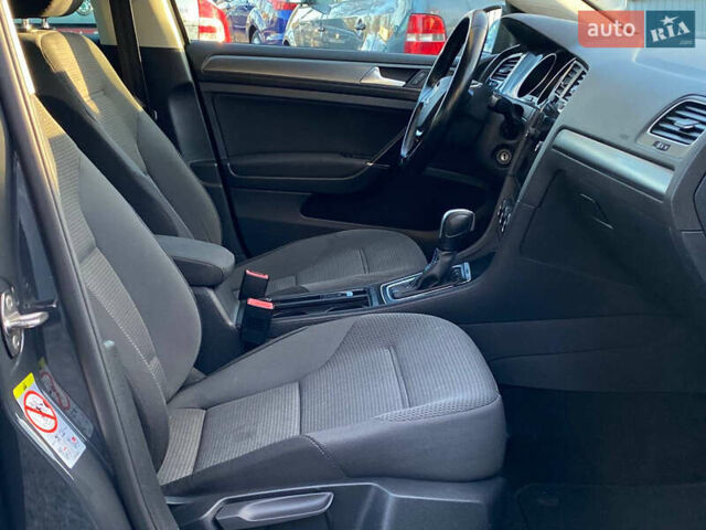 Серый Фольксваген e-Golf, объемом двигателя 0 л и пробегом 157 тыс. км за 12499 $, фото 68 на Automoto.ua