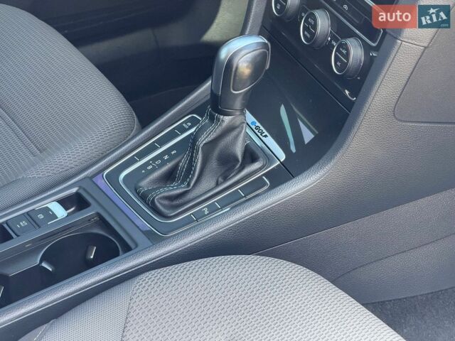 Серый Фольксваген e-Golf, объемом двигателя 0 л и пробегом 60 тыс. км за 14890 $, фото 42 на Automoto.ua