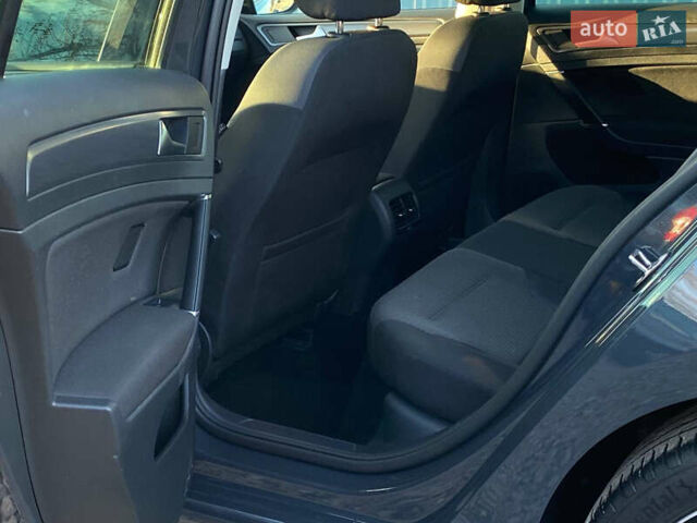 Серый Фольксваген e-Golf, объемом двигателя 0 л и пробегом 157 тыс. км за 12499 $, фото 62 на Automoto.ua