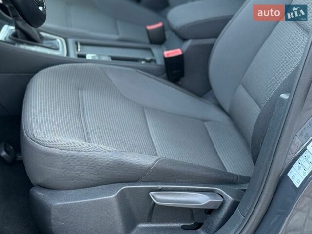 Серый Фольксваген e-Golf, объемом двигателя 0 л и пробегом 74 тыс. км за 12200 $, фото 19 на Automoto.ua