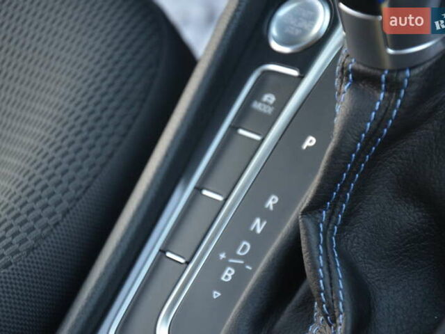 Серый Фольксваген e-Golf, объемом двигателя 0 л и пробегом 91 тыс. км за 13250 $, фото 65 на Automoto.ua