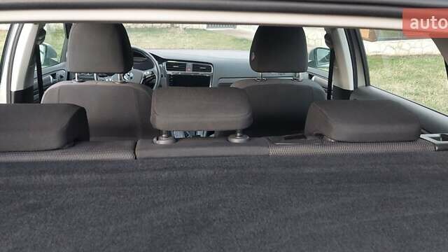 Серый Фольксваген e-Golf, объемом двигателя 0 л и пробегом 24 тыс. км за 16799 $, фото 34 на Automoto.ua