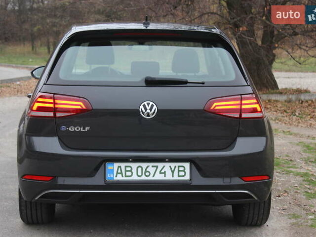 Серый Фольксваген e-Golf, объемом двигателя 0 л и пробегом 65 тыс. км за 13999 $, фото 8 на Automoto.ua