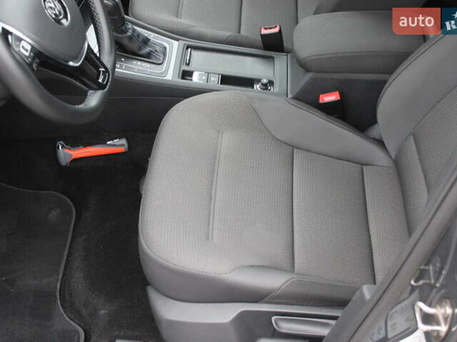 Серый Фольксваген e-Golf, объемом двигателя 0 л и пробегом 65 тыс. км за 13999 $, фото 21 на Automoto.ua