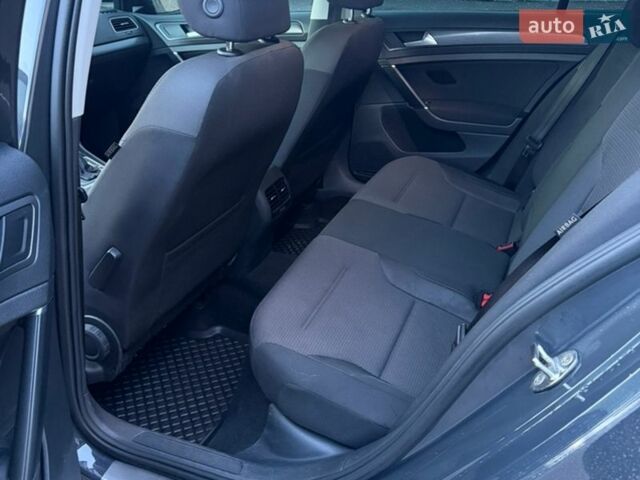Серый Фольксваген e-Golf, объемом двигателя 0 л и пробегом 50 тыс. км за 13500 $, фото 10 на Automoto.ua