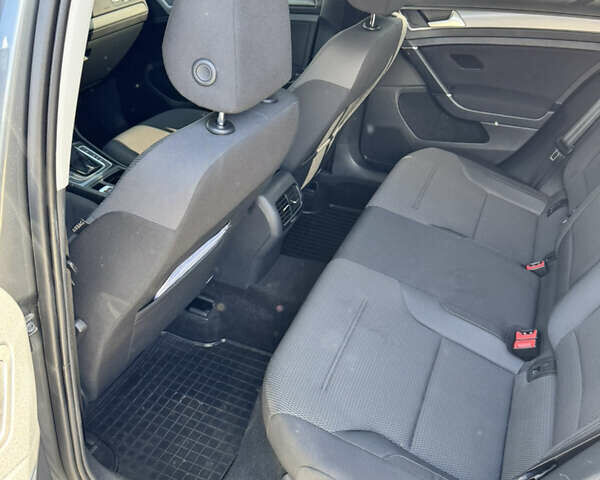 Серый Фольксваген e-Golf, объемом двигателя 0 л и пробегом 49 тыс. км за 16000 $, фото 21 на Automoto.ua