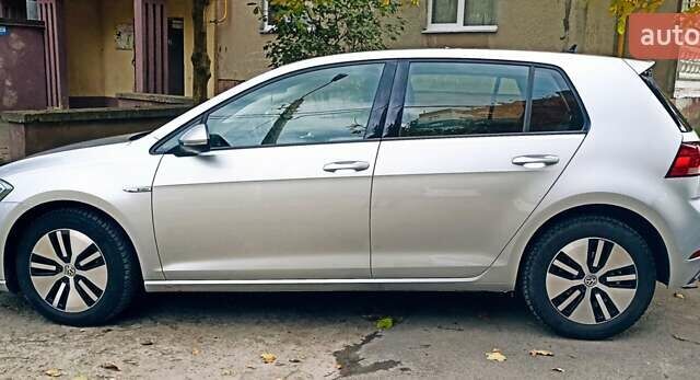 Серый Фольксваген e-Golf, объемом двигателя 0 л и пробегом 58 тыс. км за 14000 $, фото 1 на Automoto.ua