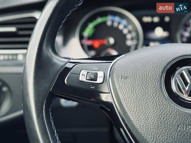 Серый Фольксваген e-Golf, объемом двигателя 0 л и пробегом 58 тыс. км за 15999 $, фото 38 на Automoto.ua