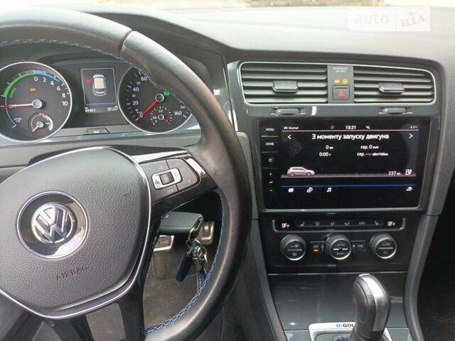 Серый Фольксваген e-Golf, объемом двигателя 0 л и пробегом 89 тыс. км за 13000 $, фото 17 на Automoto.ua