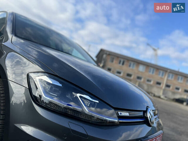 Серый Фольксваген e-Golf, объемом двигателя 0 л и пробегом 52 тыс. км за 16300 $, фото 10 на Automoto.ua
