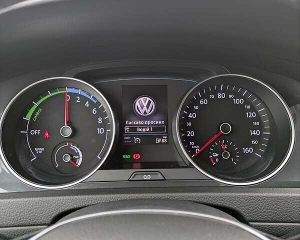 Серый Фольксваген e-Golf, объемом двигателя 0 л и пробегом 77 тыс. км за 14600 $, фото 11 на Automoto.ua