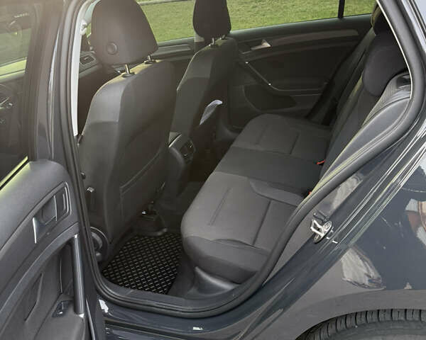 Серый Фольксваген e-Golf, объемом двигателя 0 л и пробегом 73 тыс. км за 14300 $, фото 17 на Automoto.ua