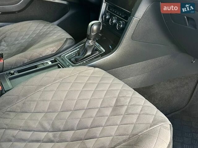 Серый Фольксваген e-Golf, объемом двигателя 0 л и пробегом 100 тыс. км за 14000 $, фото 12 на Automoto.ua